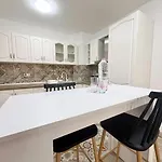 Modern Nest - Free Parking Apartmán