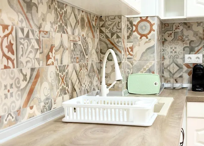 Modern Nest - Free Parking Warna