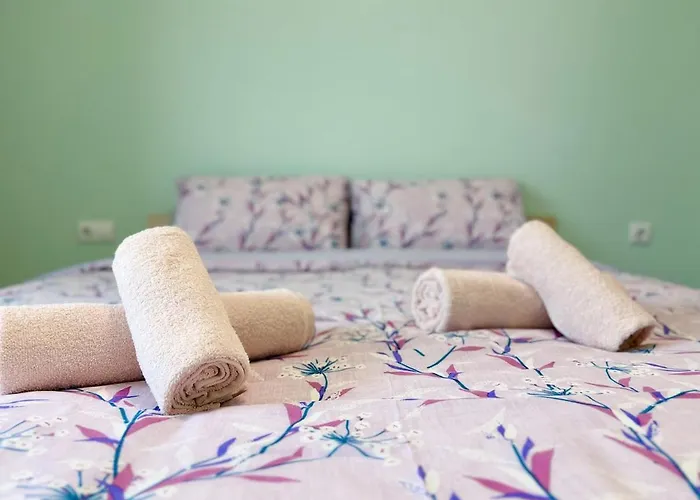 Modern Nest - Free Parking * Warna